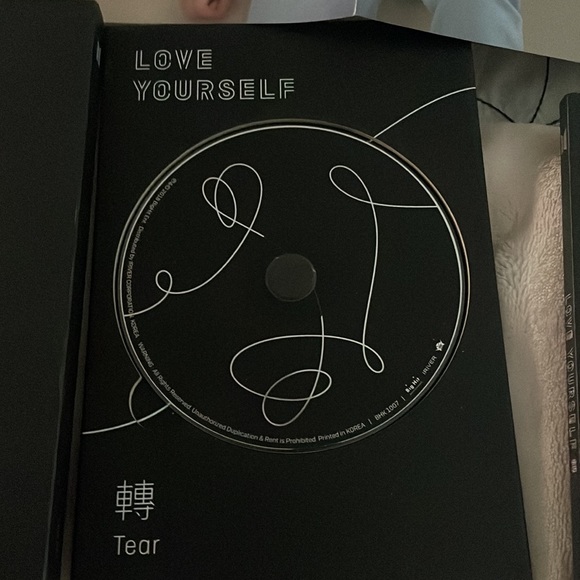 BTS Love Yourself Tear version R cd set - Picture 2 of 9